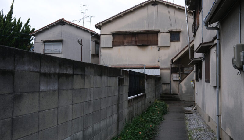 共有持分の私道に駐車しても大丈夫？法的な観点からルールをわかりやすく解説のサムネイル画像