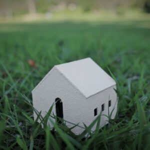 空き家を所有し続けるデメリットとは？放置すると何が起こる？