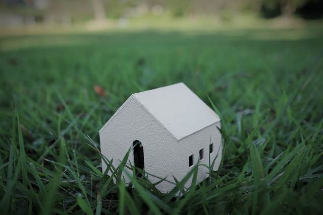 空き家を所有し続けるデメリットとは？放置すると何が起こる？のサムネイル画像